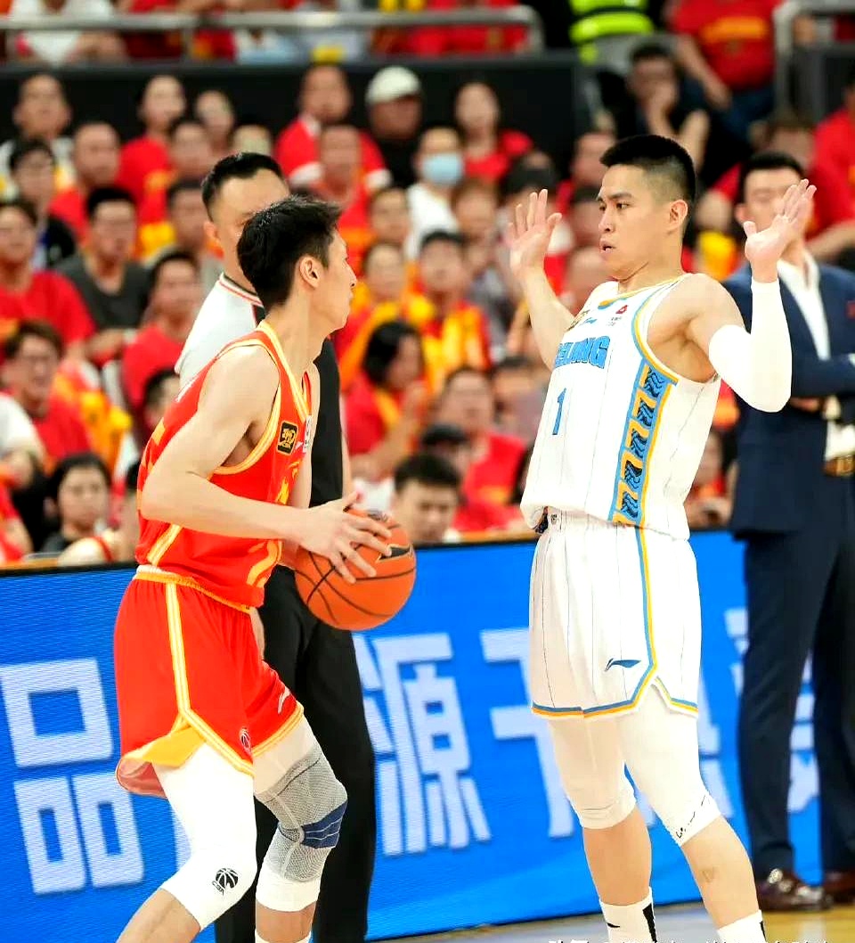 九游平台官网 -武汉三镇发布备战花絮；今夜单刀错失；CBA常规赛任务艰巨；数据趋势出现新变化的简单介绍